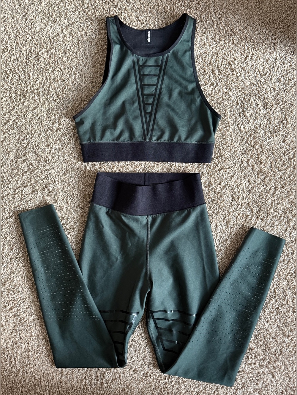 Ultracor luxury gym set geo Green & Black Bra and Leggings